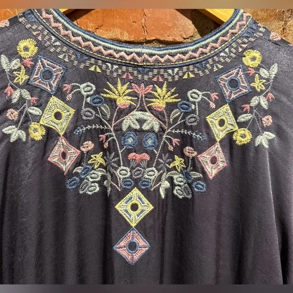 Johnny Was Black Embroidered Top - Picture 4 of 8